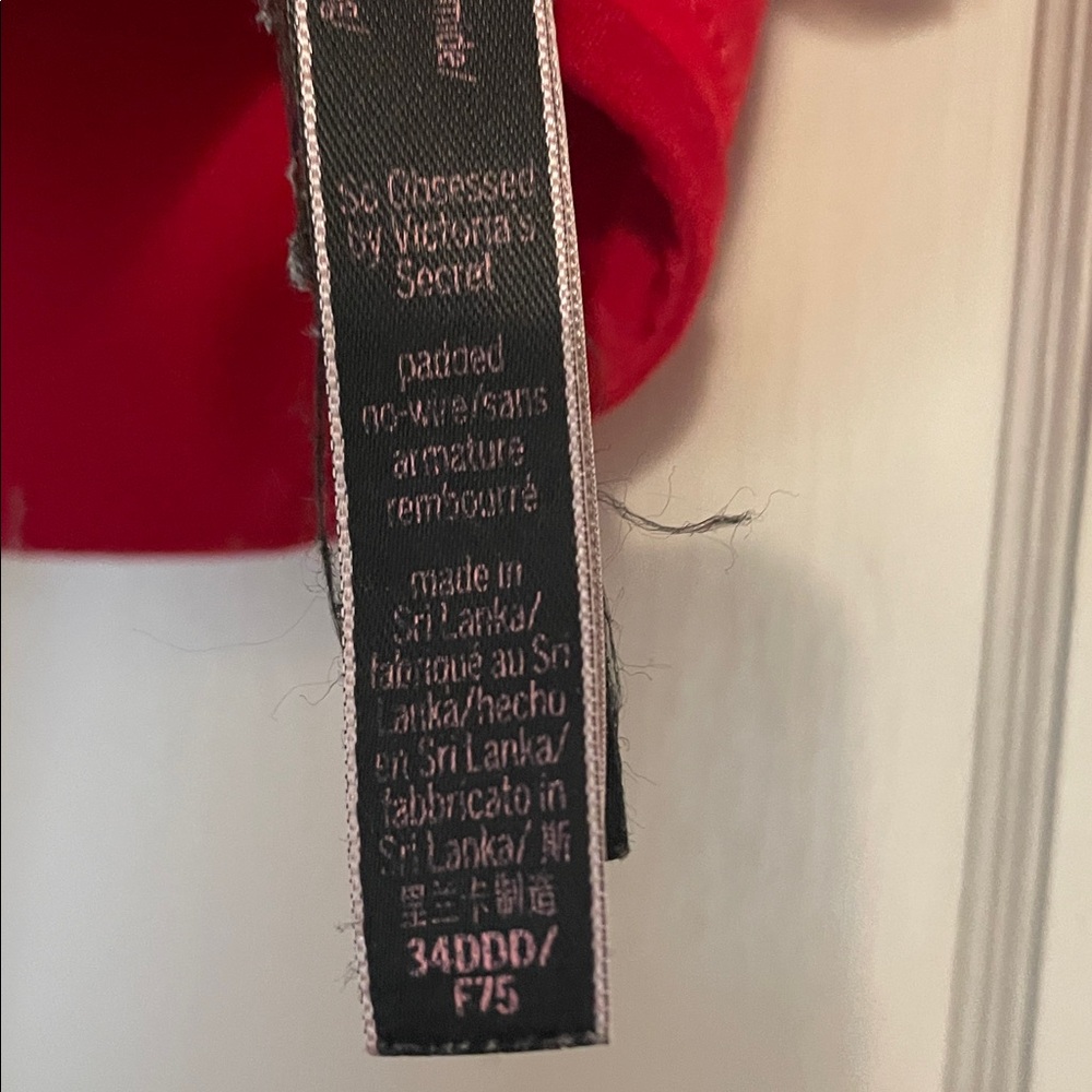 Victoria’s Secret Wireless So Obsessed Add 1 and 1/2 Cup Sizes Bra - Picture 3 of 3